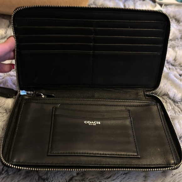 COACH Continental Wallet - Picture 3 of 4